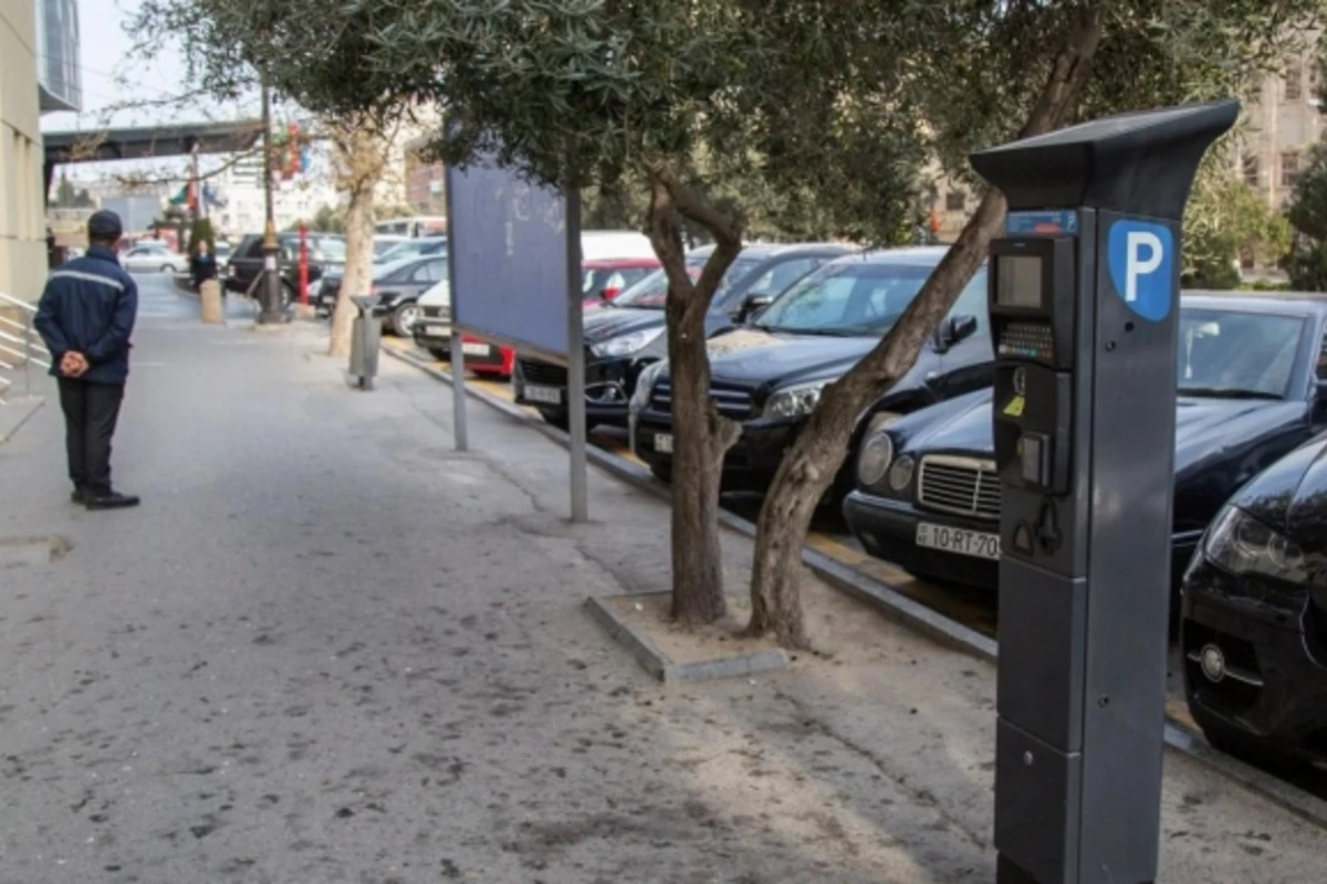 Bakıda parklanmaya problem yaradan səbəblər açıqlanıb