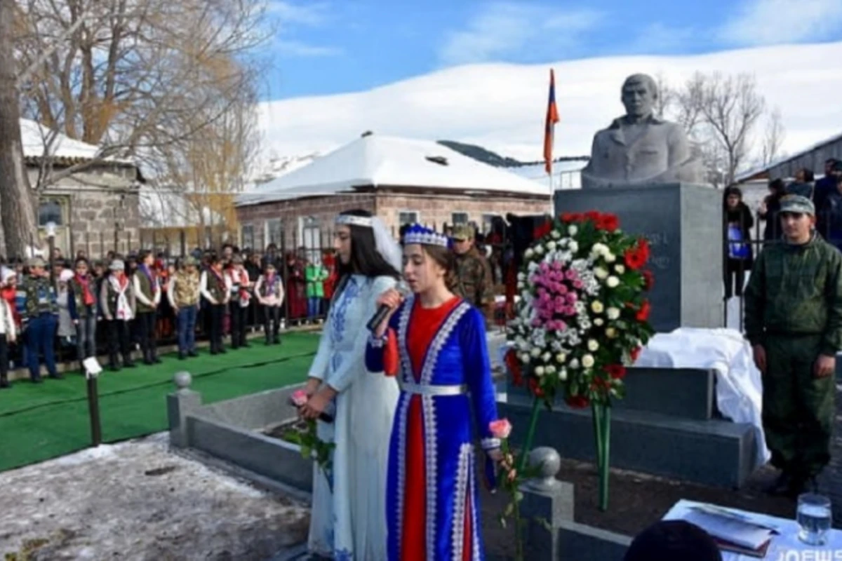 Gürcüstan höküməti QƏRAR verdi: Azərbaycanlıların qatilinin büstü götürüləcək