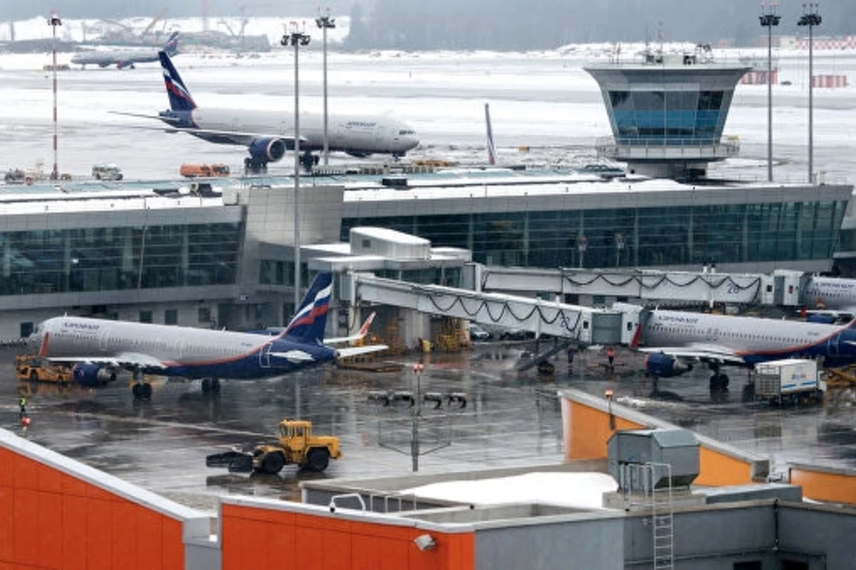 Aeroporta mina keçirməyə cəhd edən ABŞ diplomatı saxlanılıb