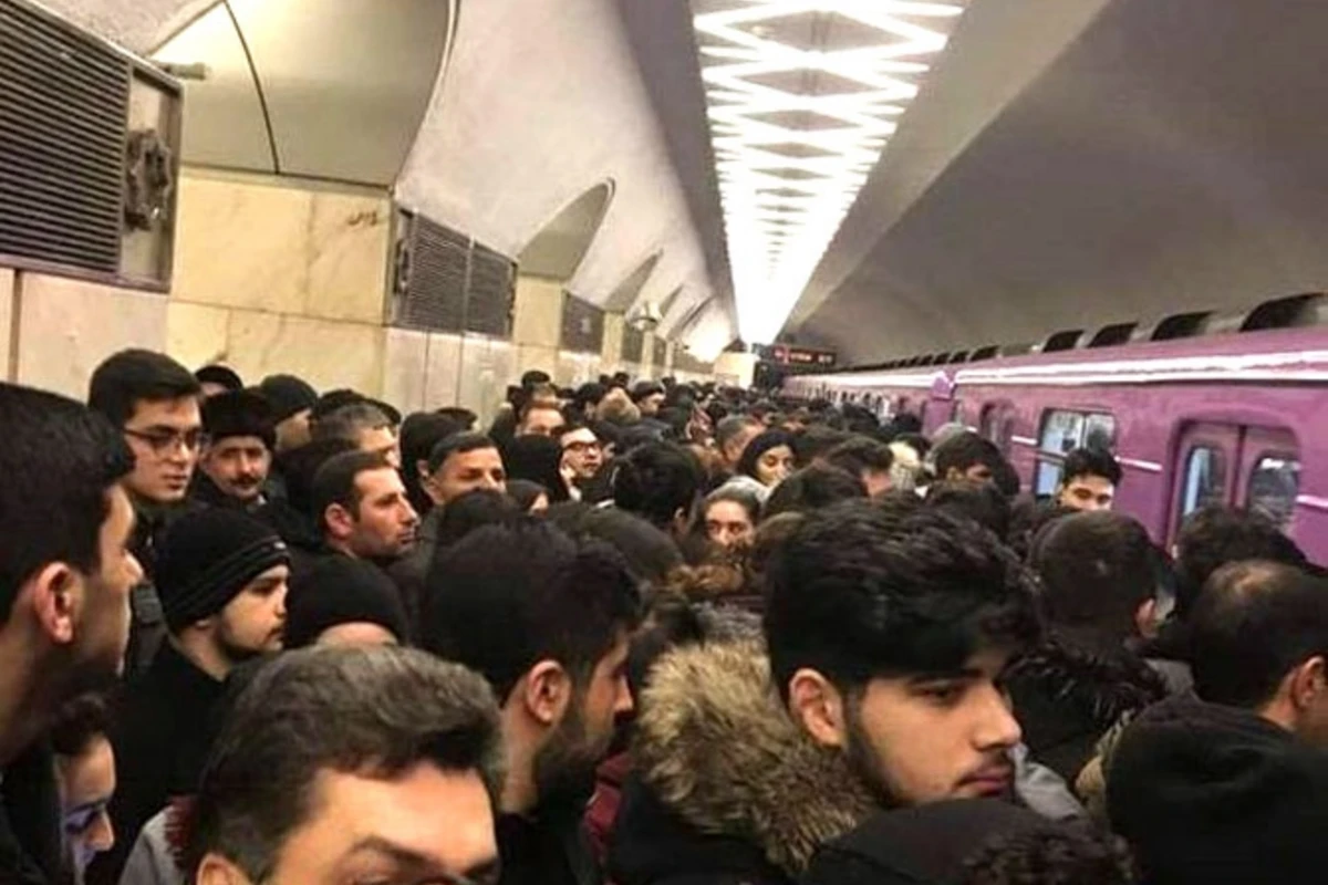 Bakı metrosunda texniki problem– Sərnişinlər boşaldıldı