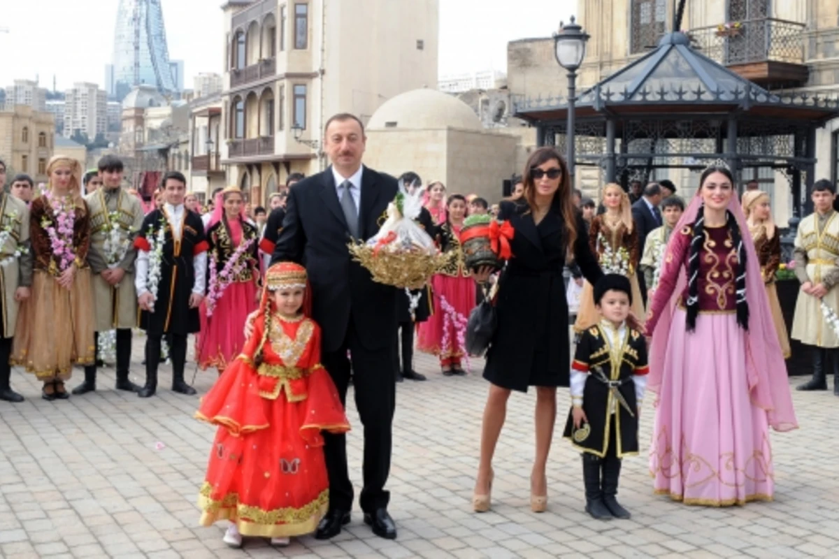 Prezident Novruz bayramı münasibətilə keçirilən ümumxalq şənliyində iştirak edir