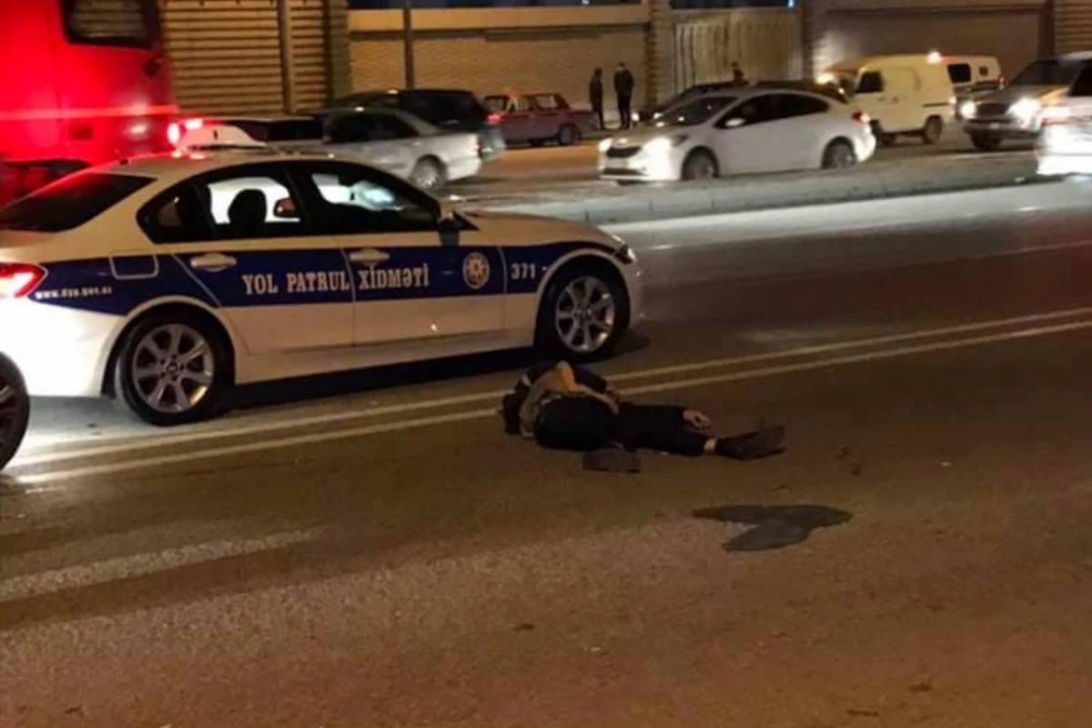 Bakıda maşın yolu keçən piyadanı vurub öldürdü (FOTO)