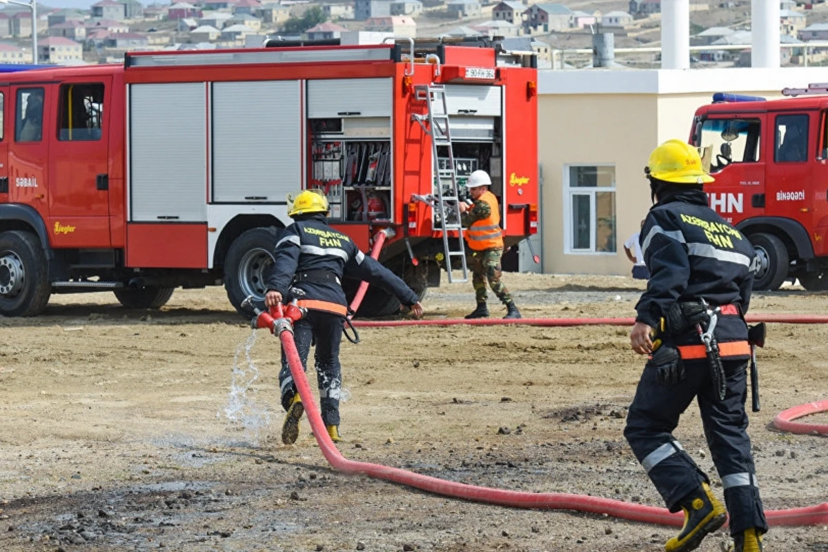 Bakıda yanğın: 10 nəfər təxliyə edildi