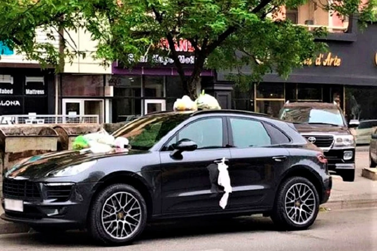 Bakıda Porsche sürücüsü sakinləri qəzəbləndirdi - Belə cəzalandırdılar  (FOTO) 