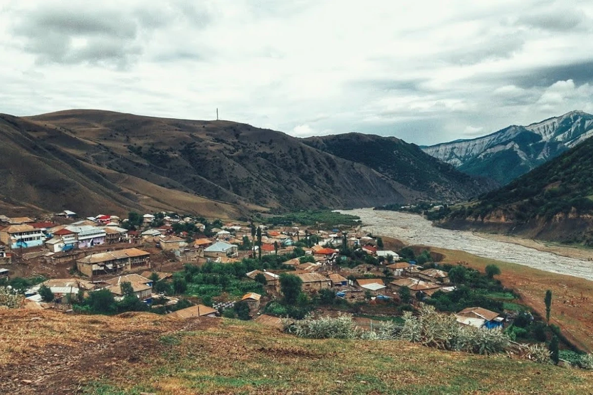 Qubada iki uşağı sel aparıb - Biri xilas edilib