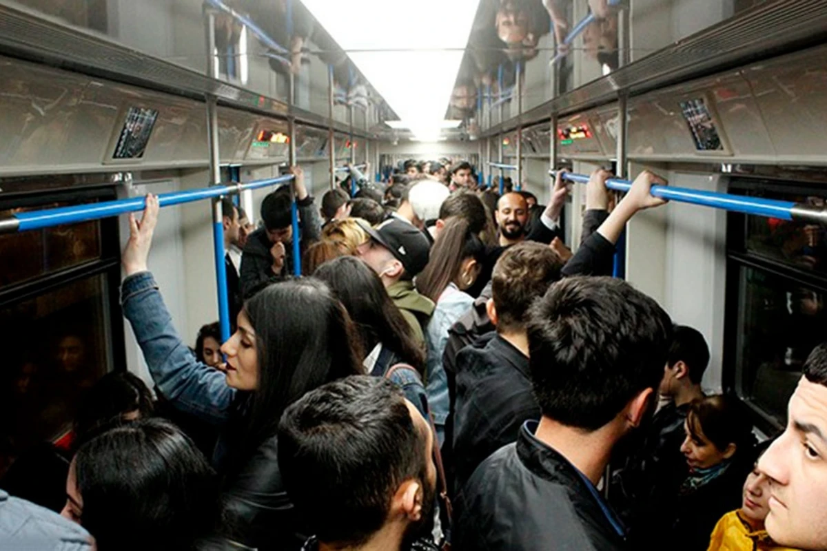 Bakı metrosunda problem – sıxlıq yarandı