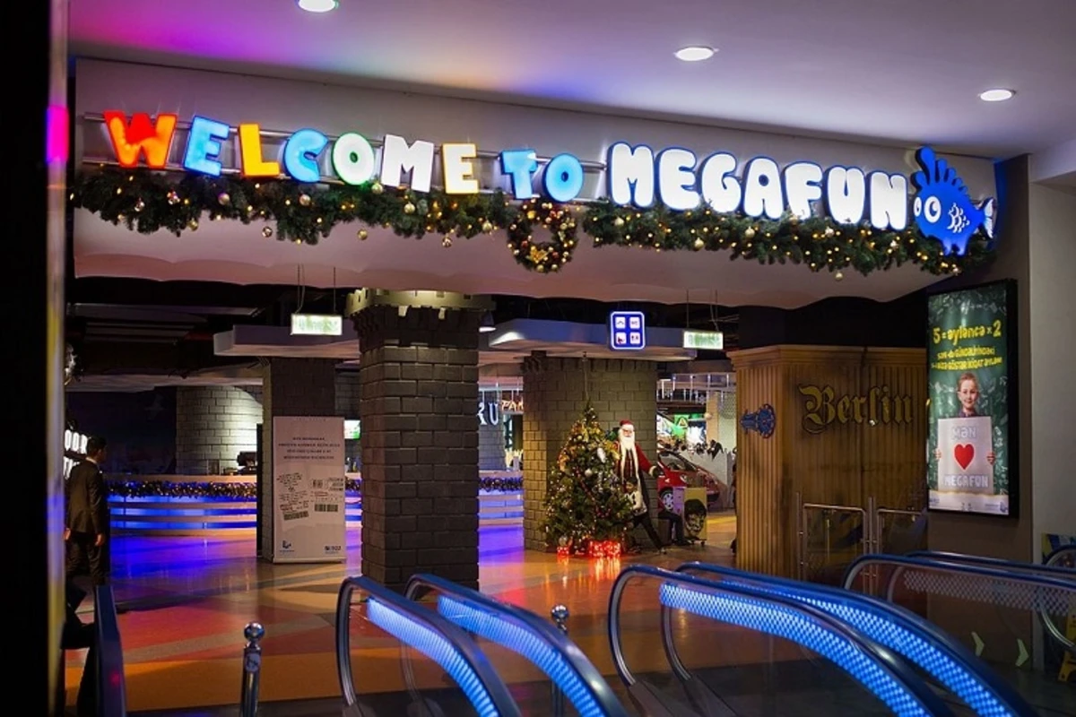 Megafunda helium şarı partladı - 8 nəfər xəsarət alıb