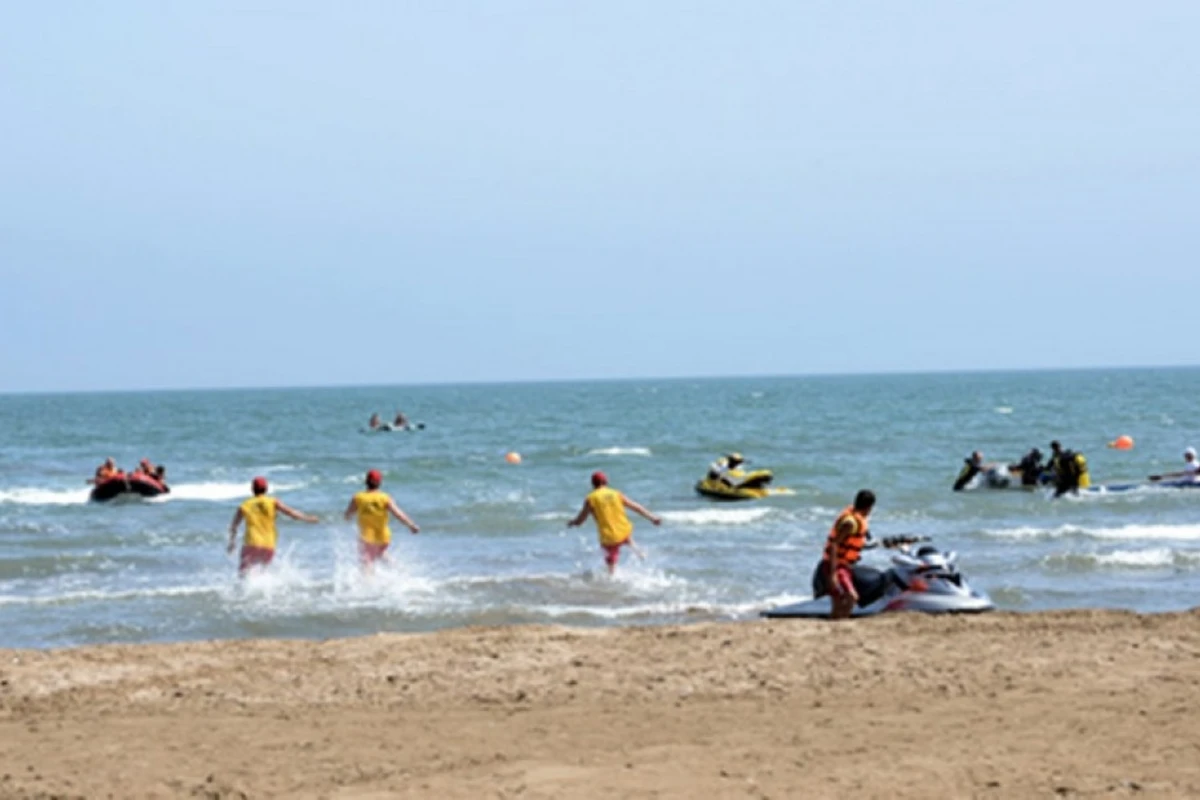 Bakı çimərliyində turistlər çətin anlar yaşadı