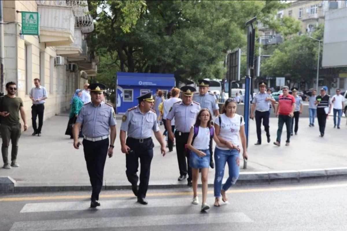 Bakı polisindən küçə ticarəti ilə bağlı əhaliyə MÜRACİƏT