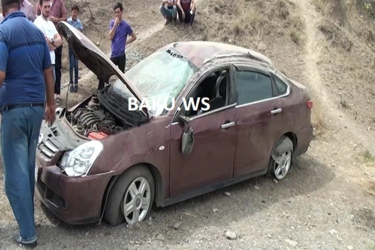 Nissan yoldan çıxıb qəza etdi - Yaralılar var - VİDEO (YENİLƏNİB)