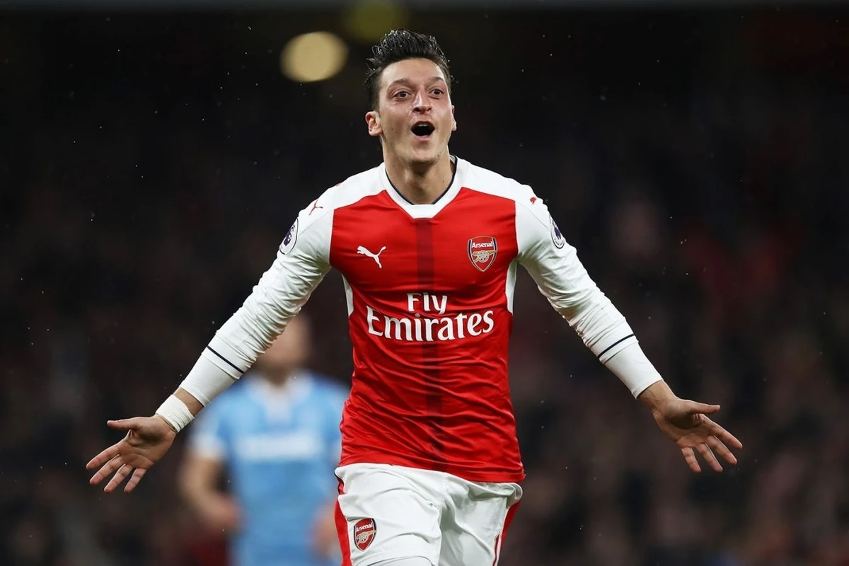 Məsut Özil İstanbul klubuna transfer oluna bilər