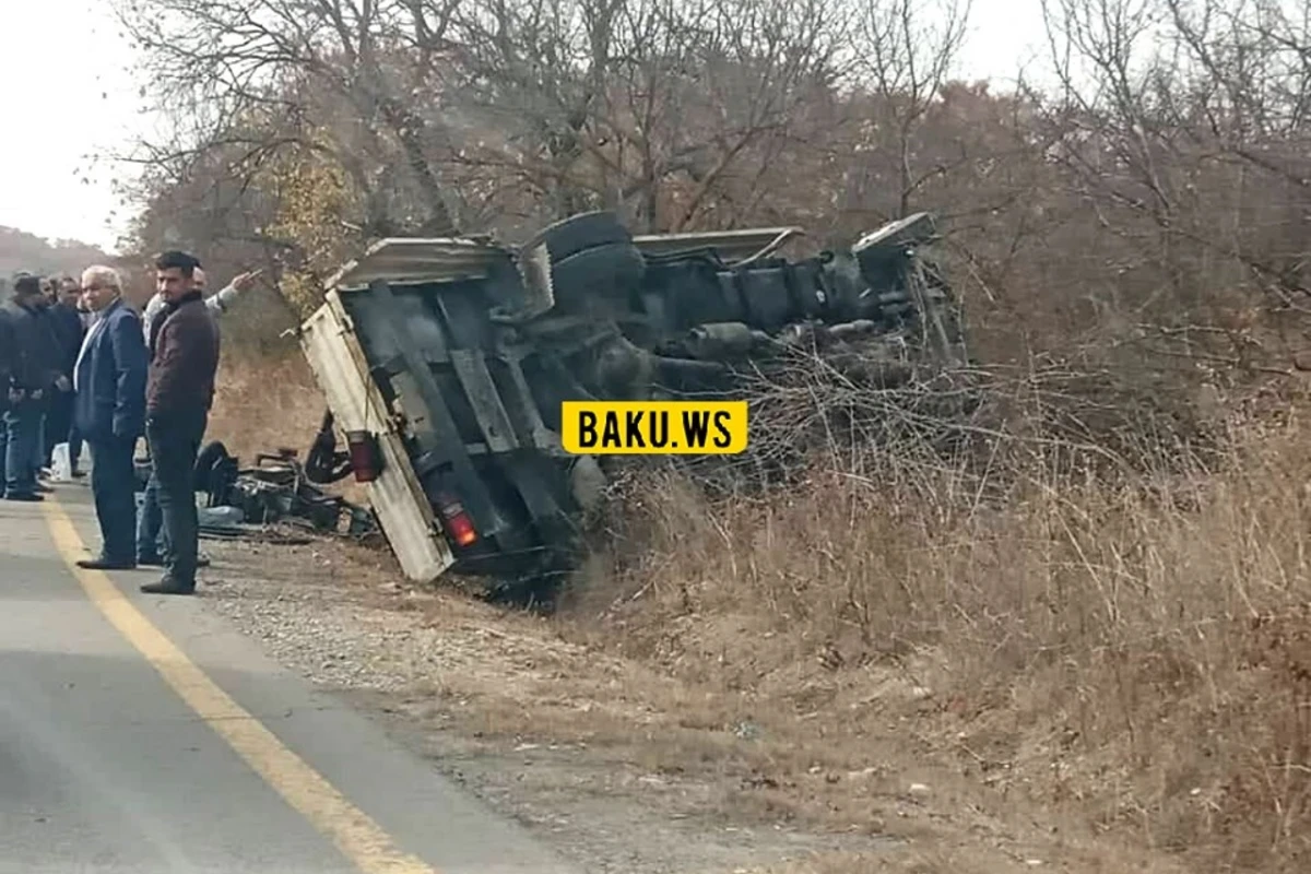 Dövlət Agentliyinin avtomobili Ağsu aşırımında aşdı - YENİLƏNİB- FOTO