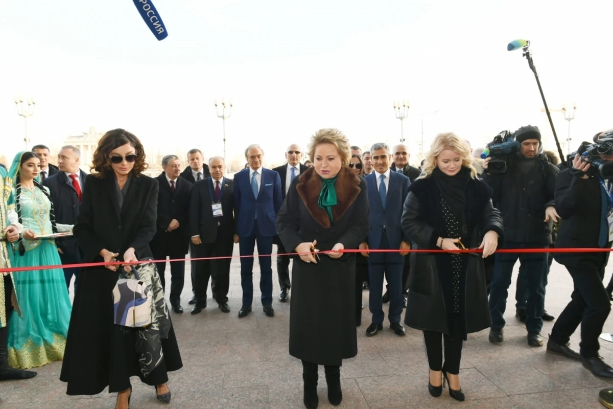 Mehriban Əliyeva Moskvanın Xalq Təsərrüfatı Nailiyyətləri Sərgisində “Azərbaycan” pavilyonunun açılışında - FOTO