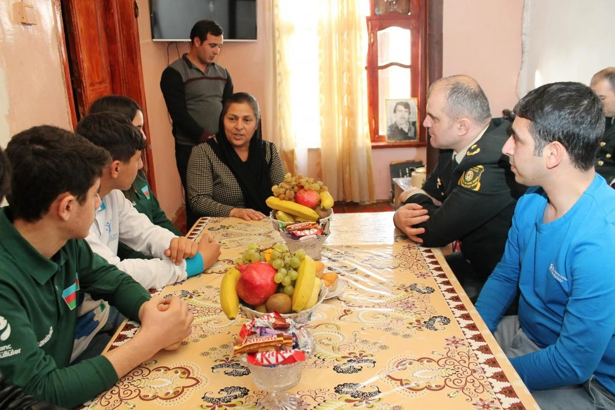 Gənclər 147 şəhid ailəsini ziyarət etdi - FOTO