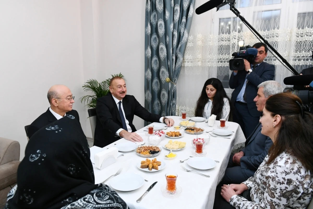 Prezident zəlzələ nəticəsində ziyan çəkmiş ailələr üçün inşa edilmiş binadakı şəraitlə tanış olub - FOTO