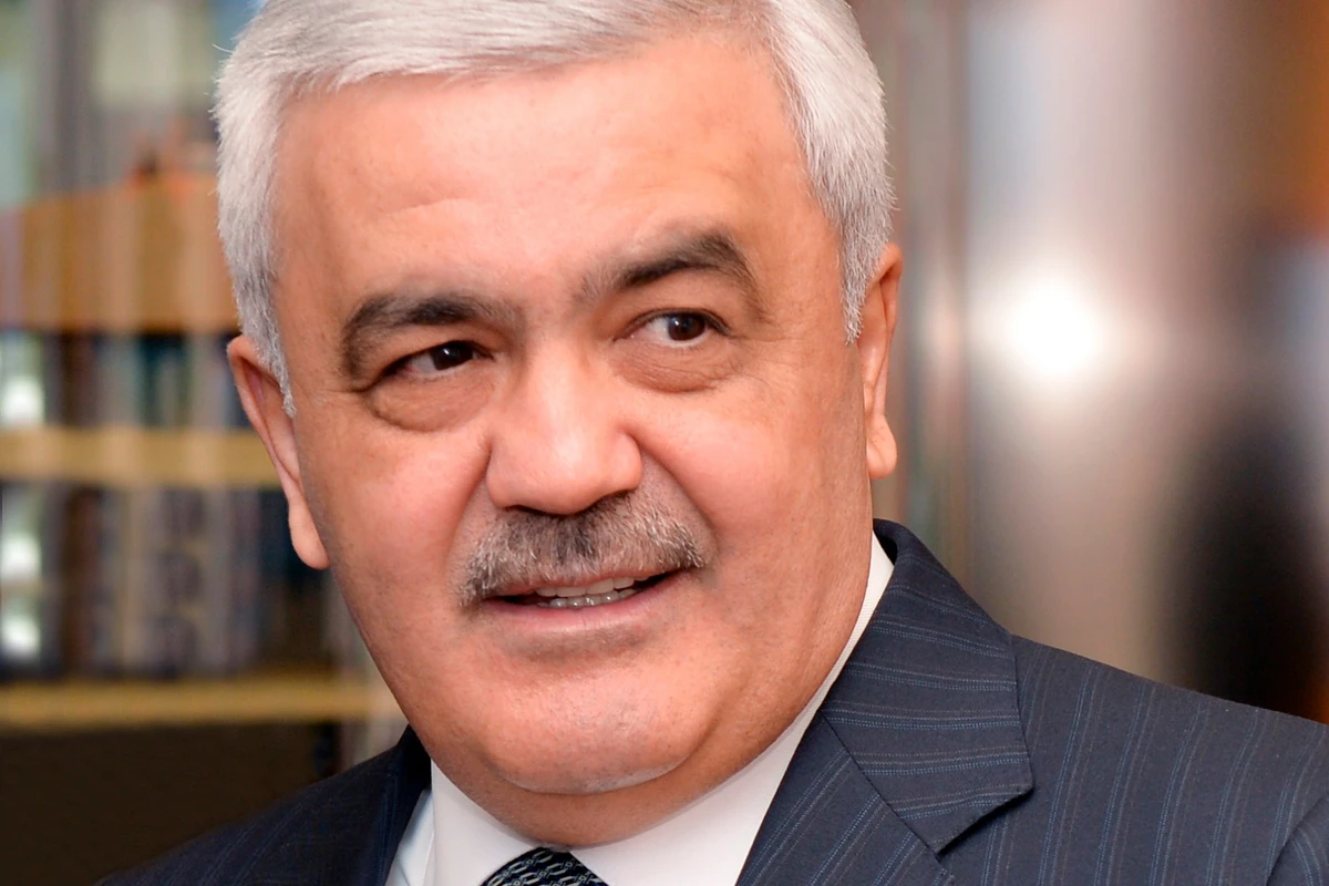 Rövnəq Abdullayev yeni direktor təyin etdi