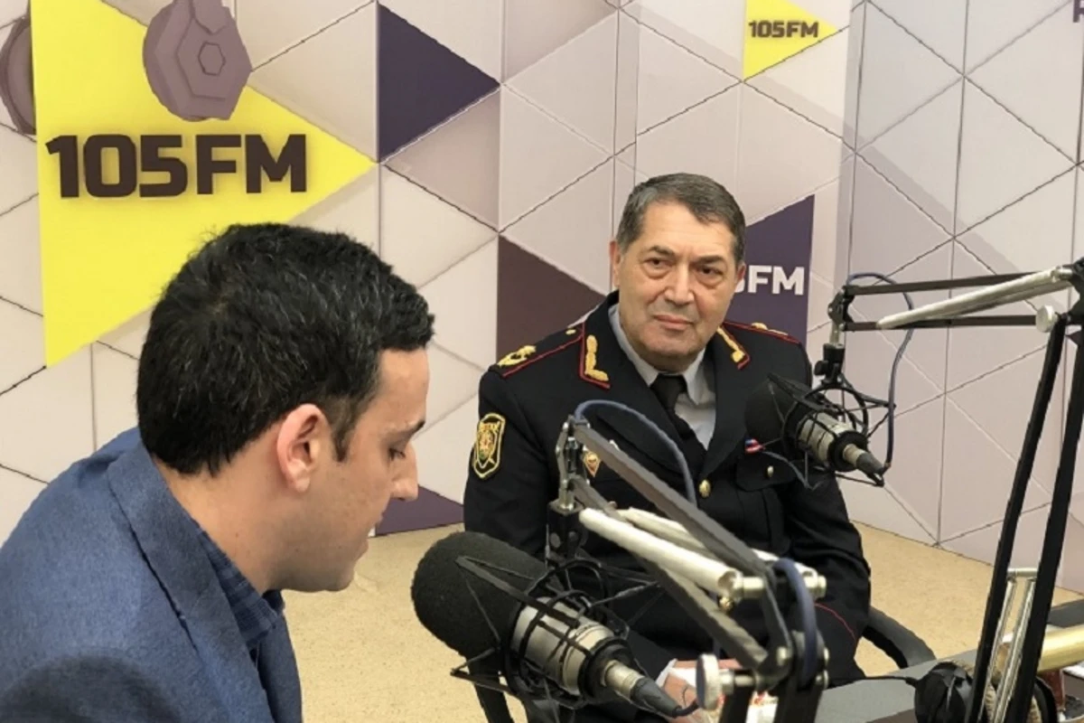 Yol polisi radio verilişi açdı, general özü efirə çıxdı - FOTO