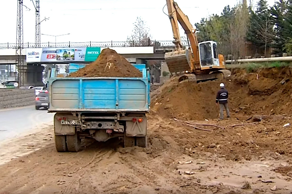 Bakı-Sumqayıt yolundan köçürülmə işlərinə başlanıldı - VİDEO