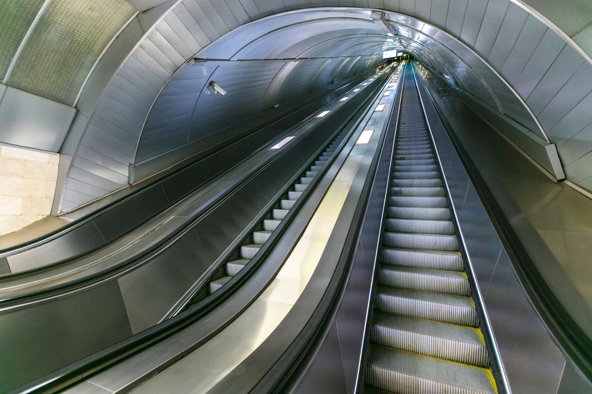 “Həzi Aslanov” metrostansiyasının eskalatoru sökülür