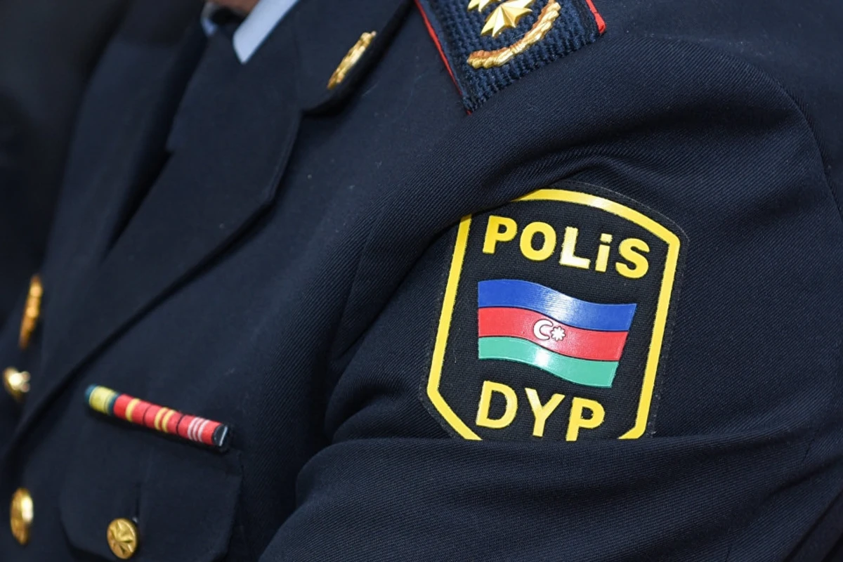 Pul alarkən görüntüsü yayılan polis əməkdaşı ölüb