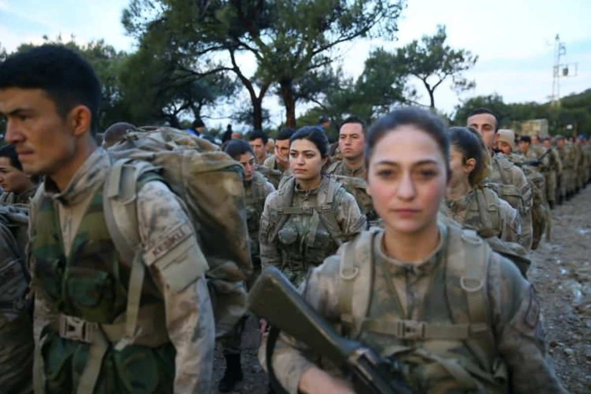 Terrorla mübarizə aparan qadın xüsusi təyinatlılar - FOTO