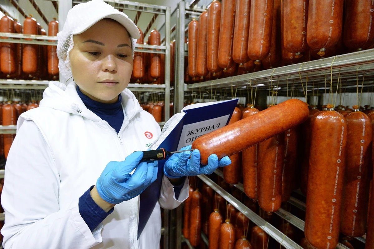 Mağazadan aldığı kolbasa partladı - VİDEO