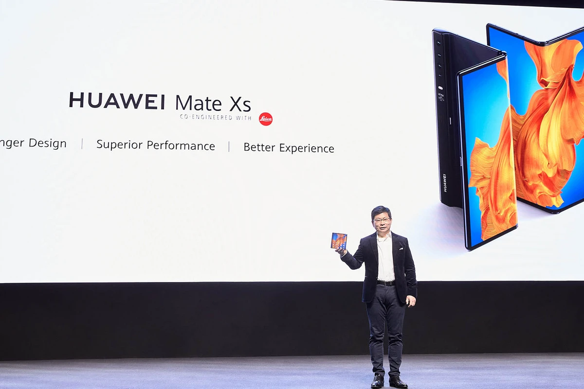 “HUAWEI” şirkəti qatlanan “HUAWEI Mate Xs” smartfonunu təqdim edir