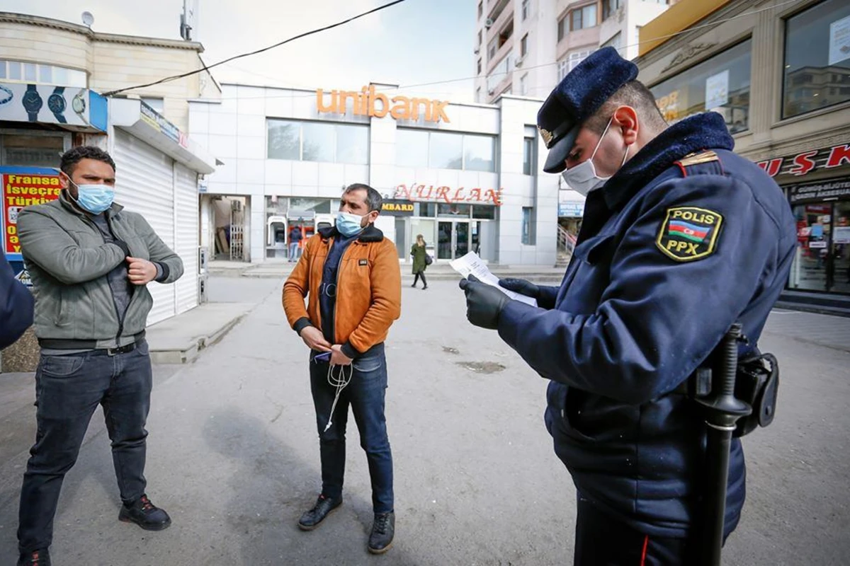 Bakı polisi icazəsi olmayan şəxsləri belə müəyyənləşdirir - FOTO