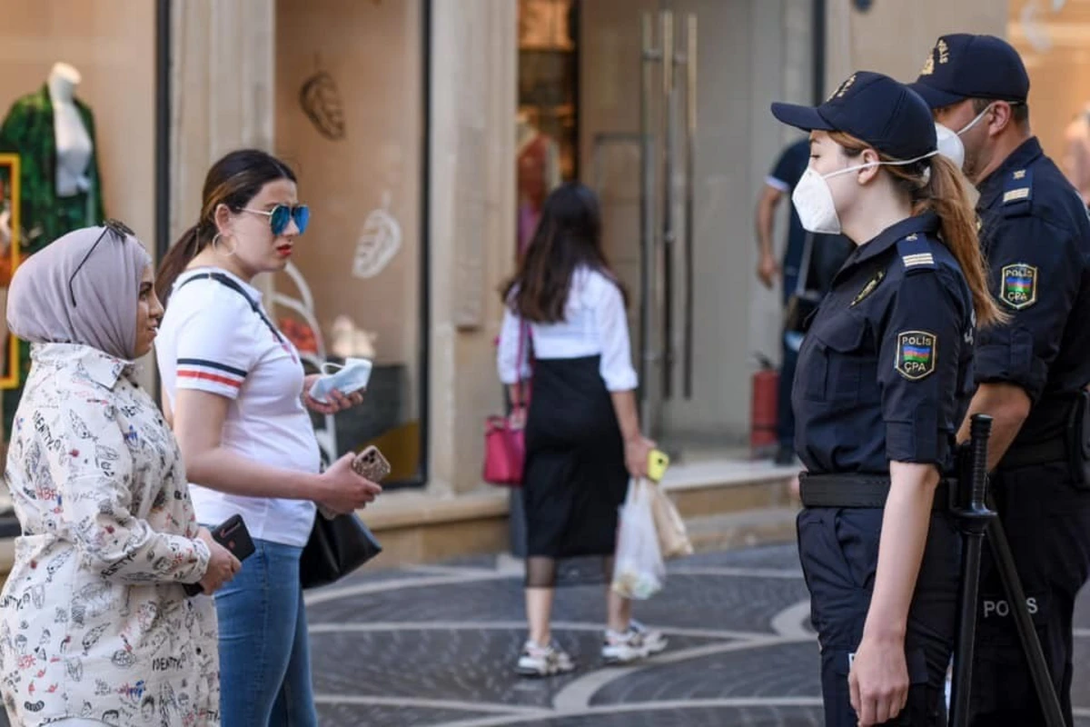 Polis karantin rejimini pozanları cərimələyir - FOTO