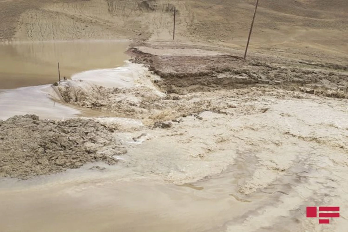 Şamaxıda sel gölü dağıdıb, 15 ton balıq tələf olub - FOTO