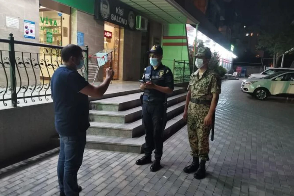 Bakıda polis gecə reydləri keçirir - FOTO