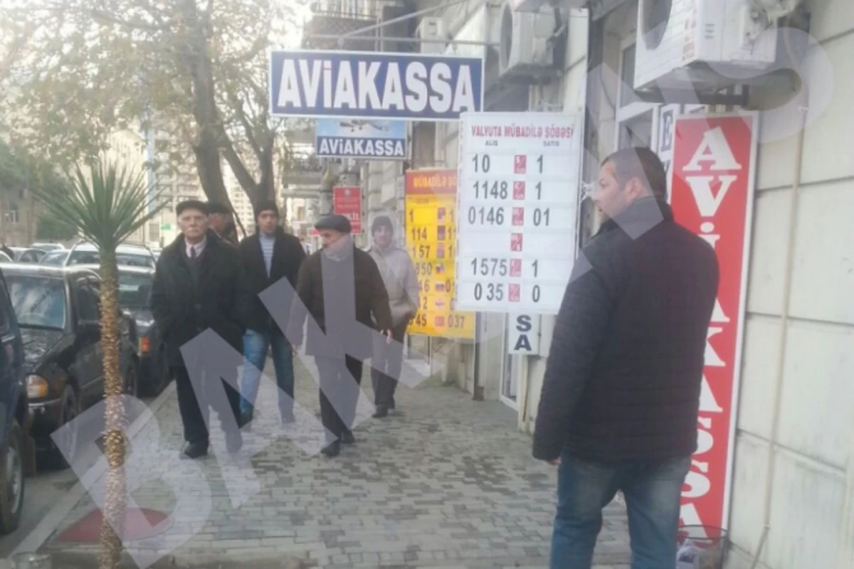 Bakıda dollar tapmaq müşkülə çevrildi (FOTOREPORTAJ)