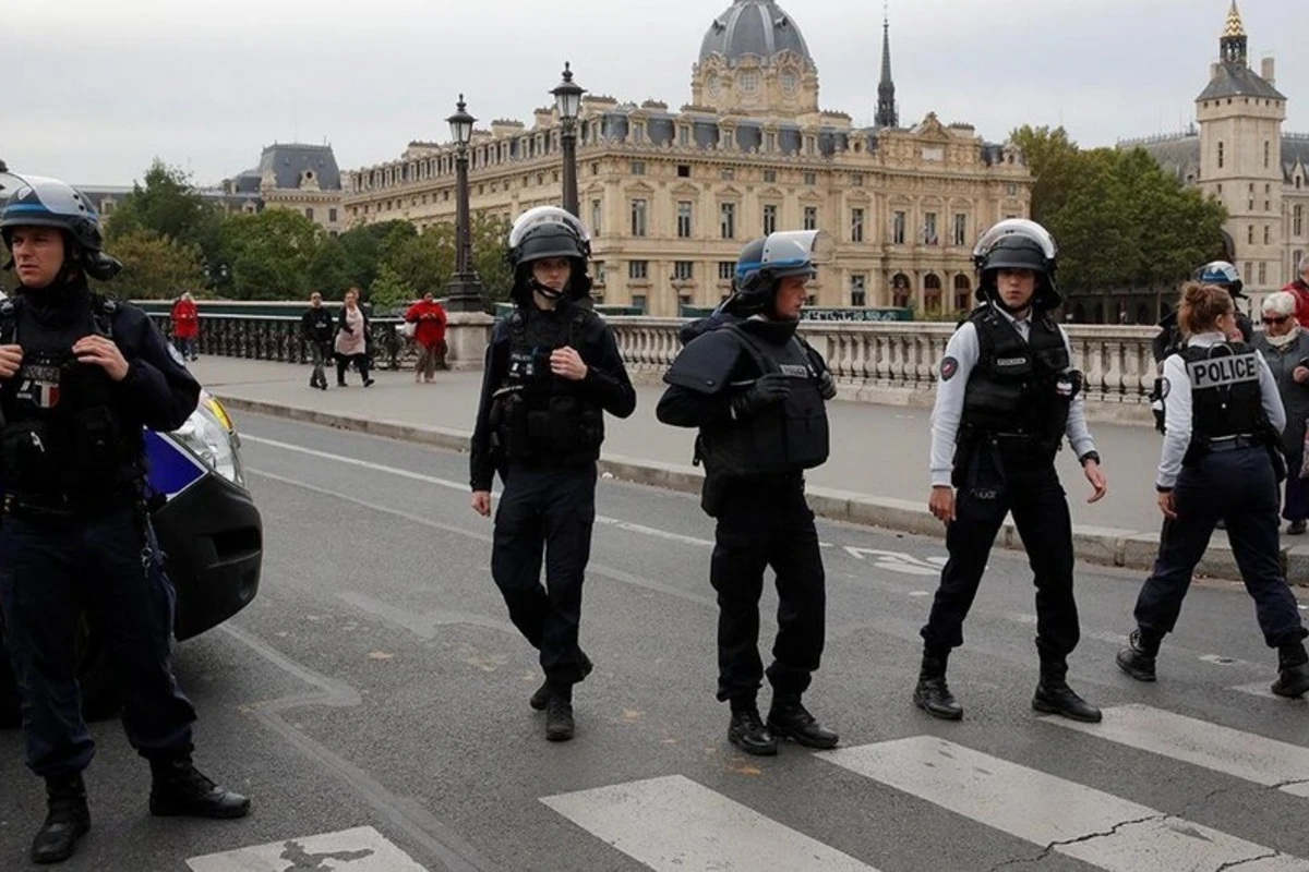 Parisdə polislə aksiyaçılar arasında qarşıdurma olub