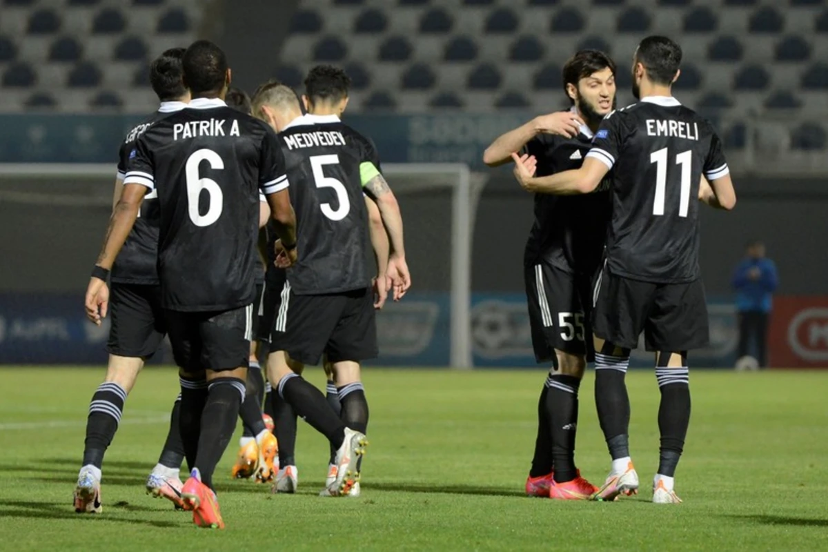 Qarabağ darmadağınla yenidən liderliyə yüksəldi