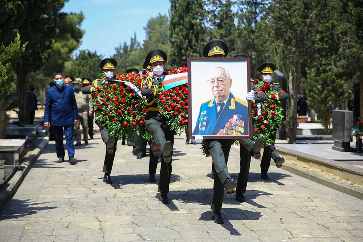 General-polkovnik Tofiq Ağahüseynov II Fəxri xiyabanda dəfn edilib - YENİLƏNİB - VİDEO