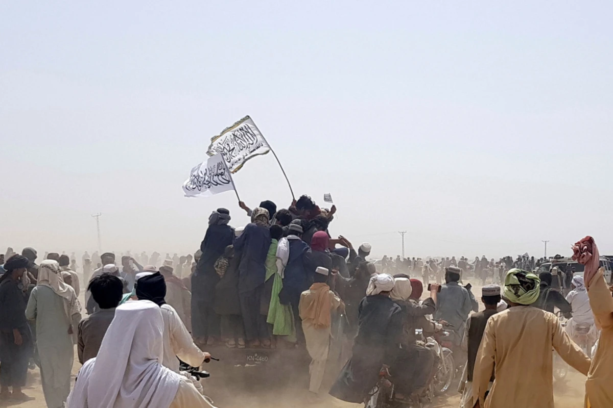 Əfqanıstanın bu şəhərində Taliban bayrağı dalğalanır - VİDEO