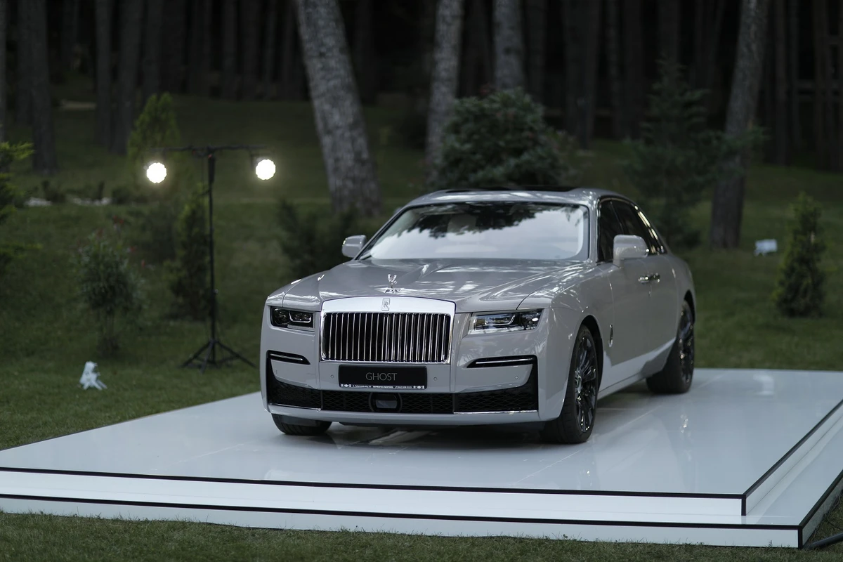 Sadəlikdə mükəmməllik - Yeni ROLLS ROYCE GHOST Gürcüstanda debüt edir - VİDEO