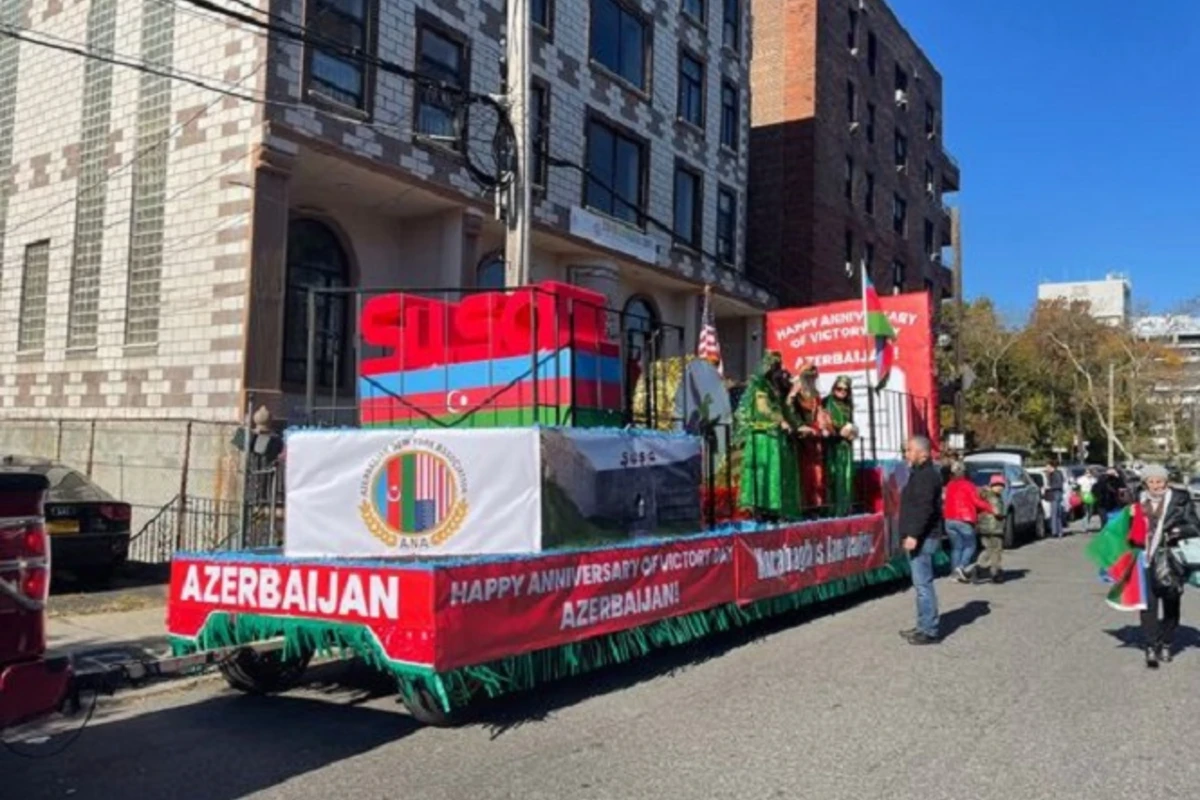 Nyu-Yorkda Zəfər Günü münasibətilə avtoyürüş keçirilib, Azərbaycan və ABŞ bayraqları ucaldılıb - FOTO