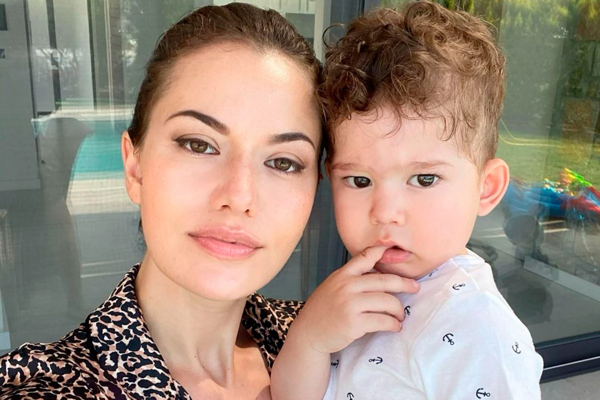 Fahriye Evcen 2 milyon, 2 yaşlı oğlu isə 500 min qazandı - FOTO