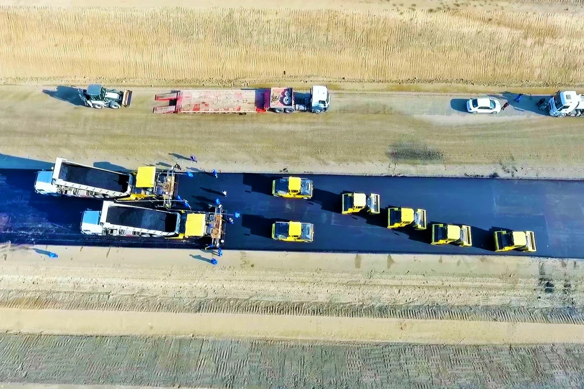 Şükürbəyli-Cəbrayıl-Hadrut avtomobil yoluna asfalt örtüyünün döşənməsinə başlanılıb - FOTO