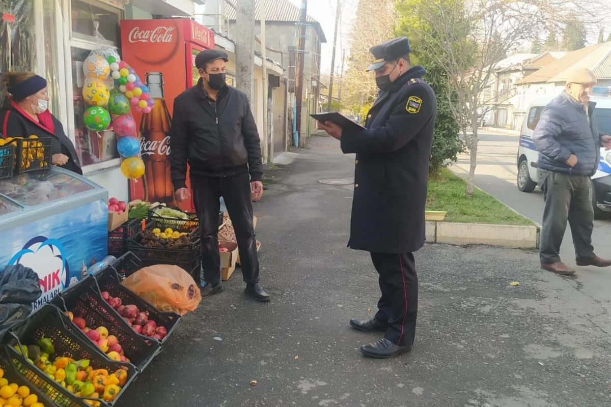 Qanunsuz küçə ticarəti ilə məşğul olan 20-yə yaxın satıcı cərimələnib - FOTO