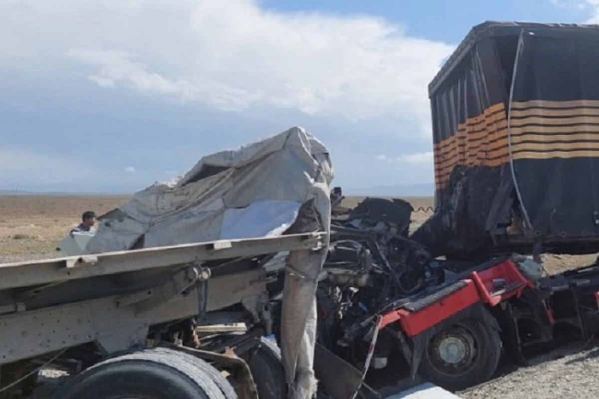 TIR-la KamAZ toqquşdu, ölən var - FOTO