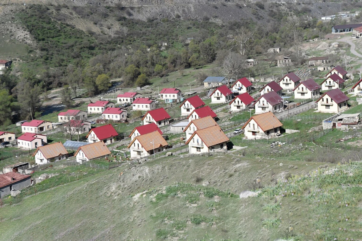 Erməni diasporunun Qarabağda tikdiyi qanunsuz evlər Azərbaycana qaldı - FOTO