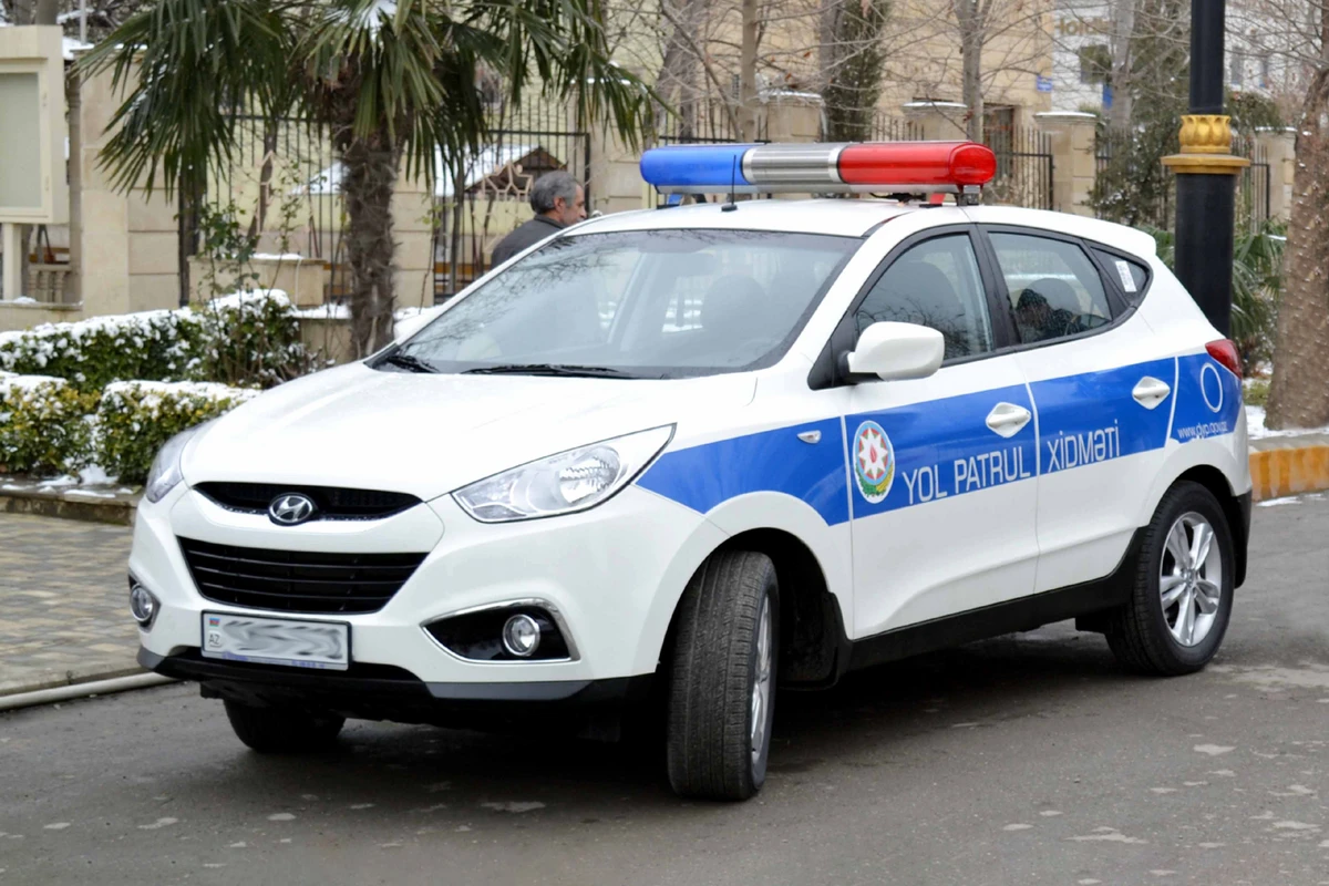 Bakıda polis maşını 8 minə satışa çıxarıldı - QİYMƏTLƏR - FOTO