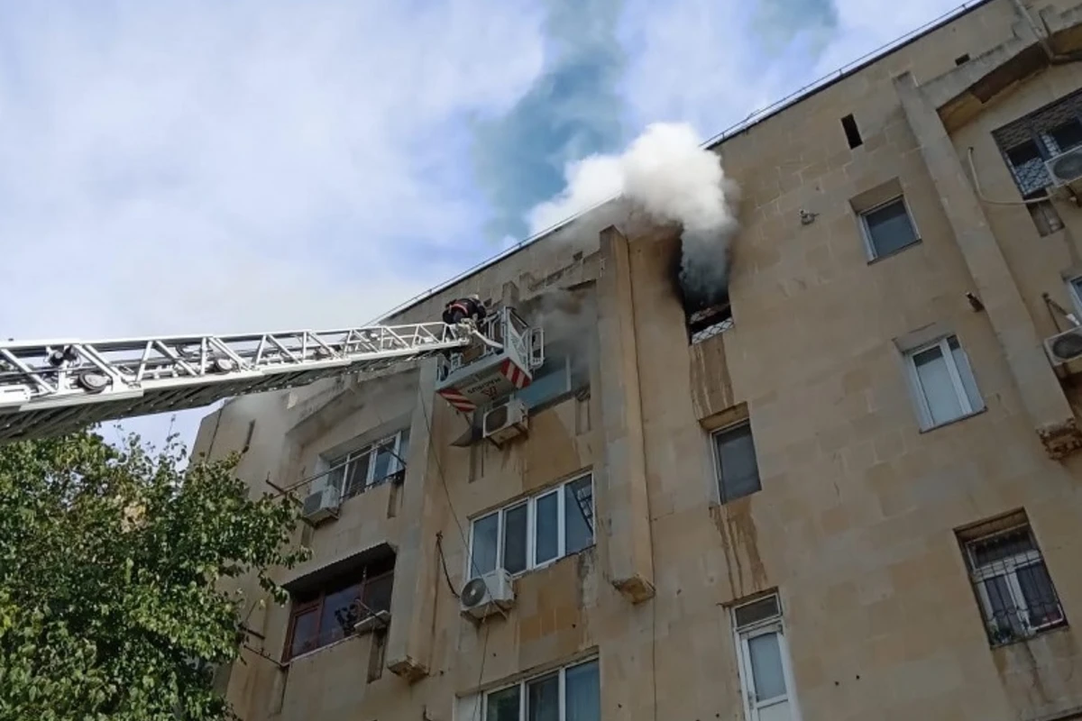 Bakıda yaşayış binasında yanğın olub - FOTO