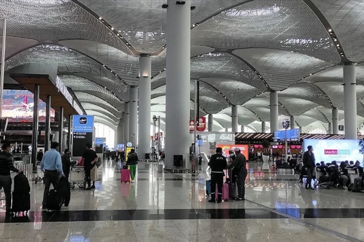 Məşhur teleaparıcı İstanbul aeroportunda saxlanıldı - FOTO