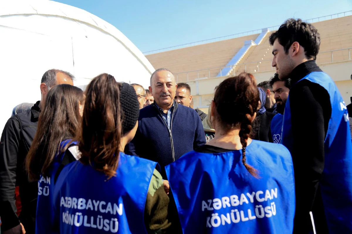 Mövlud Çavuşoğlu Türkiyədə Azərbaycan könüllüləri ilə görüşüb - FOTO