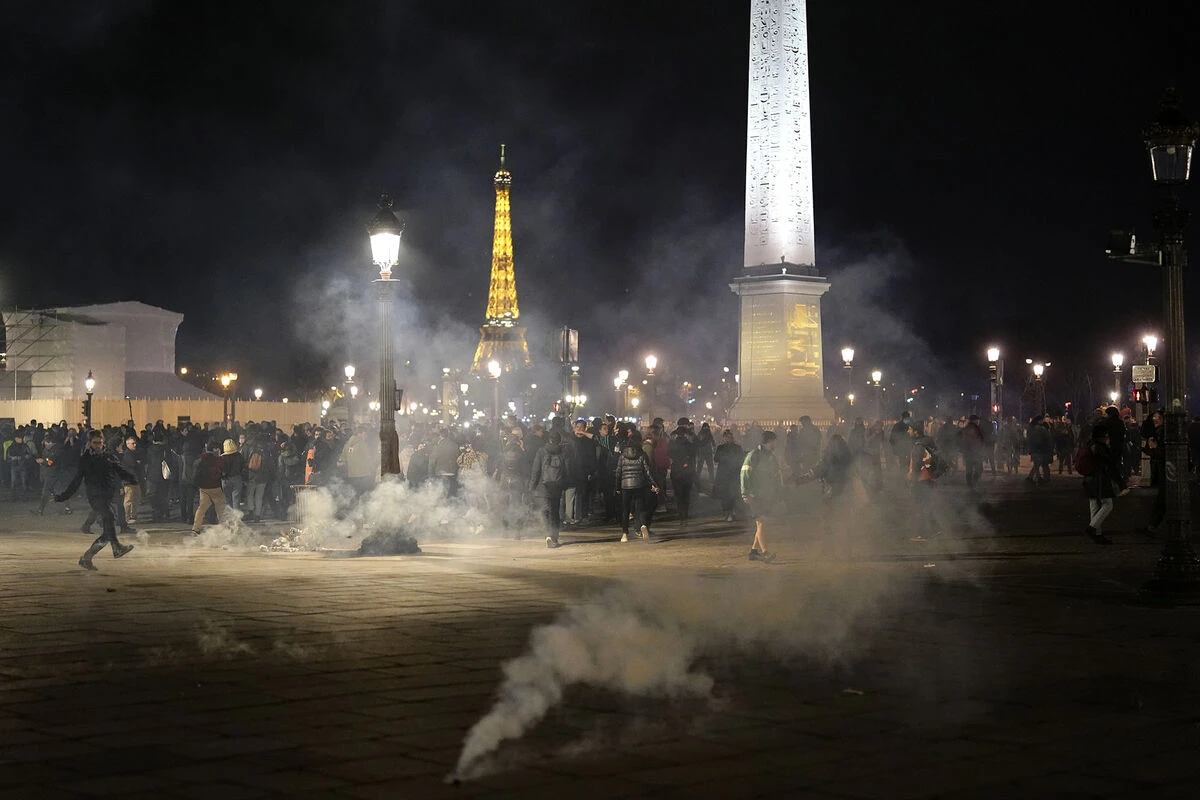 Parisdə polislər etiraz aksiyasını zorakılıqla dağıtdı: Çox sayda saxlanılan var