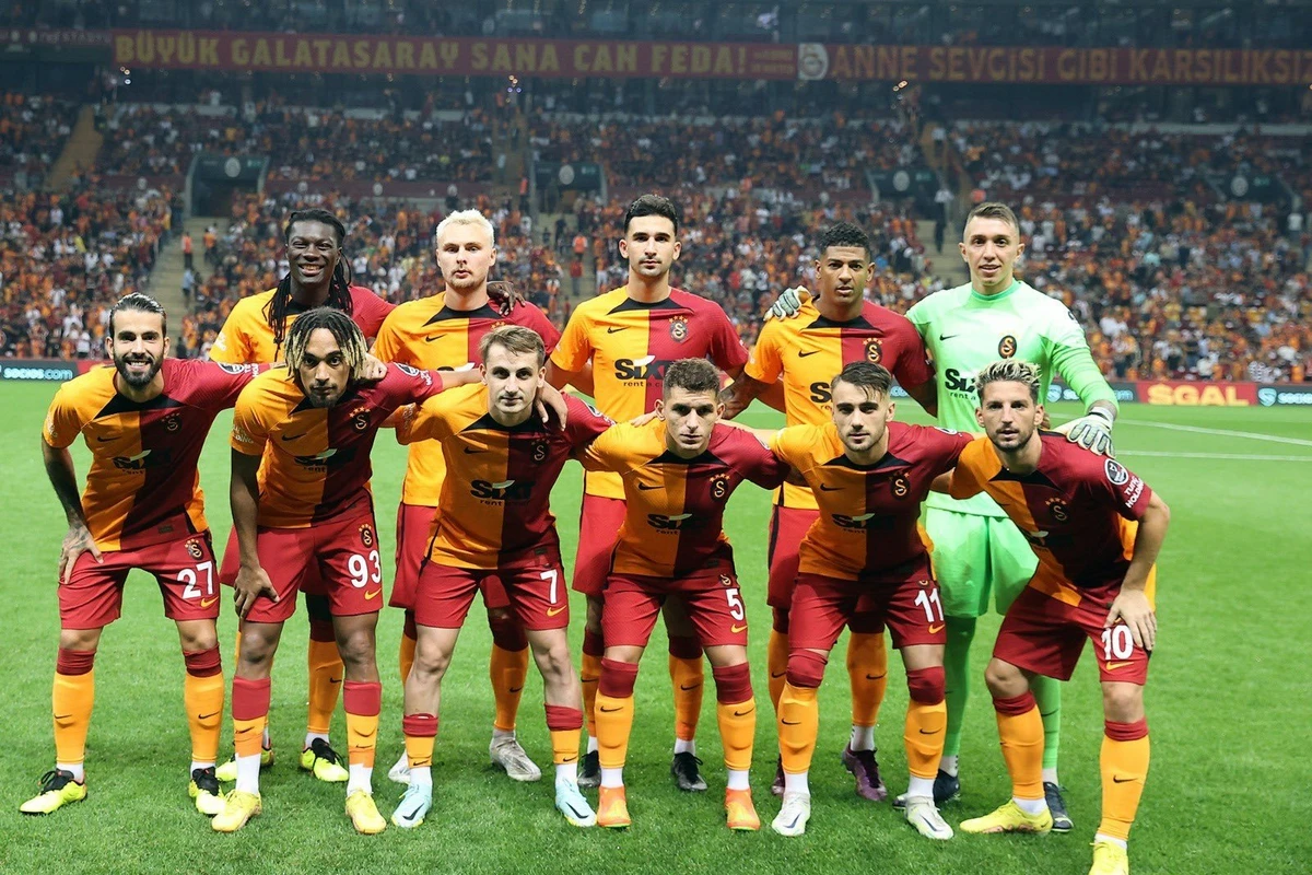 Qalatasaray 13 futbolçunu yola salır - ADLAR/FOTO