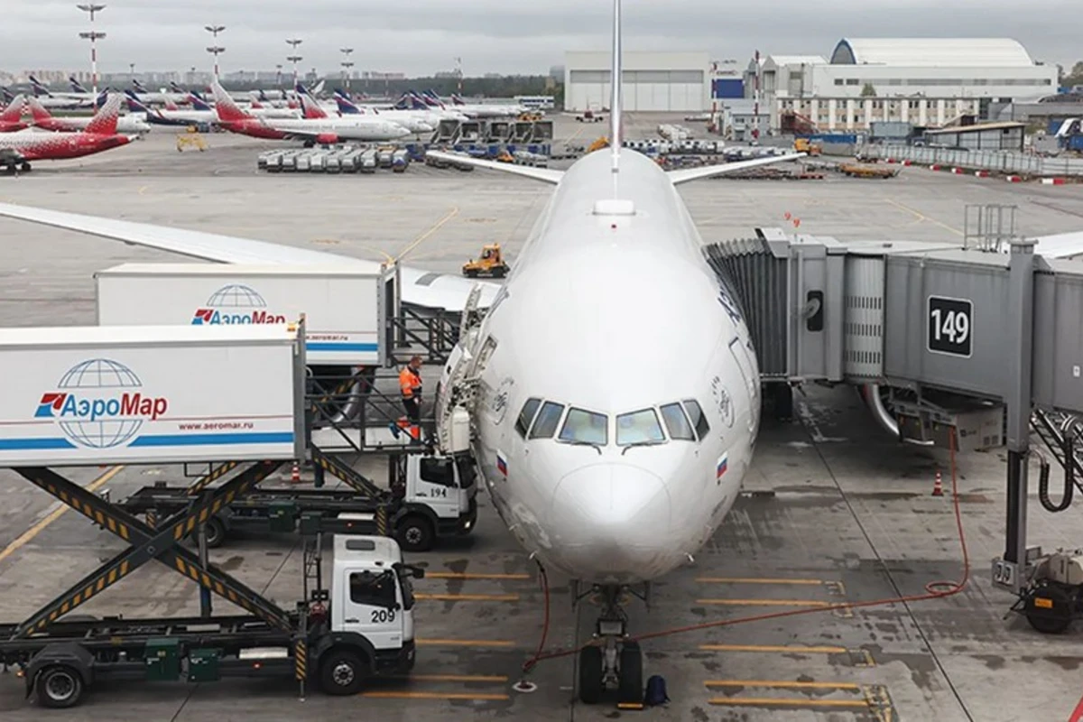 Moskva aeroportlarında təyyarələr kütləvi şəkildə gecikir, 21 reys ləğv olunub